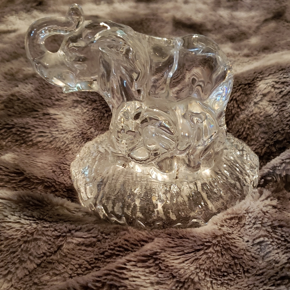 Glass elephant figurine